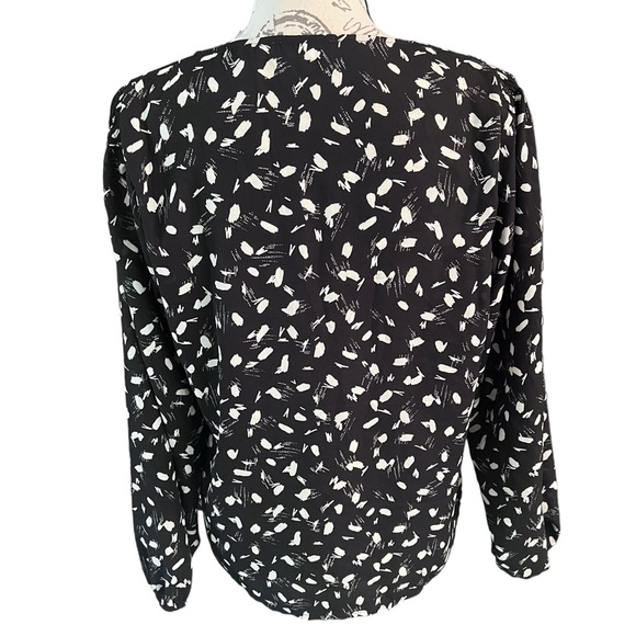 Lush button down, v neck blouse, size medium, new without tags - Picture 3 of 6